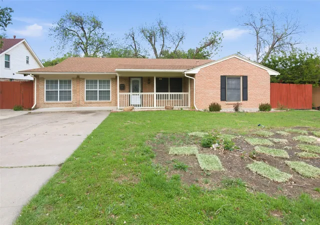3rd image of 4216 Selkirk Dr W, Fort Worth, TX 76109 | MLS# 21236863