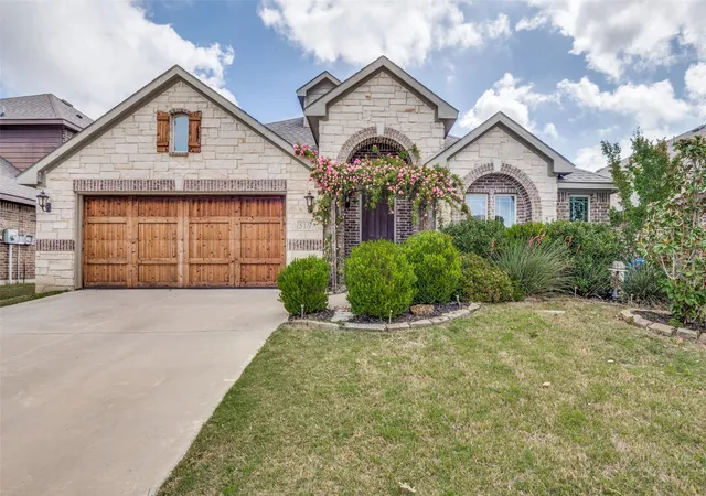 Homes for sale in Alvarado, TX | 516 Lakeview Dr, Alvarado, TX 76009 | MLS# 21236427