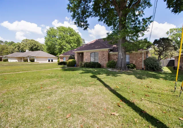 Homes for sale in Longview, TX | 902 Kingsbury Ct, Longview, TX 75604 | MLS# 21236244