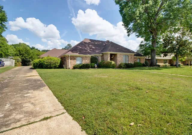 Homes for sale in Longview, TX | 902 Kingsbury Ct, Longview, TX 75604 | MLS# 21236244