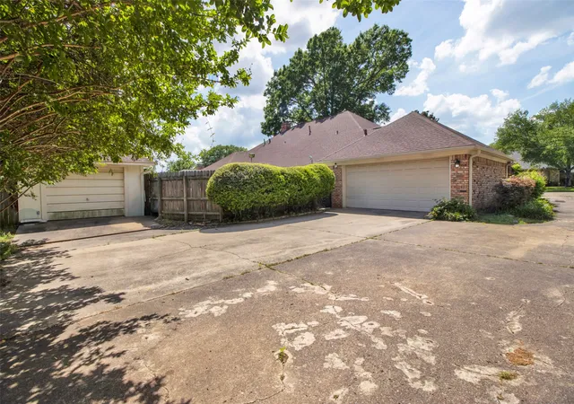 Homes for sale in Longview, TX | 902 Kingsbury Ct, Longview, TX 75604 | MLS# 21236244