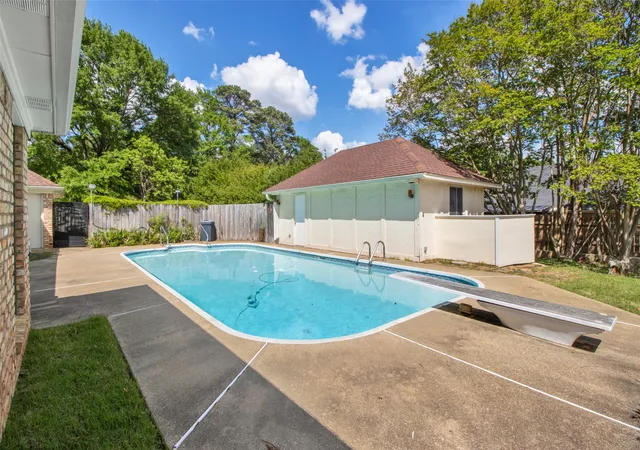 Homes for sale in Longview, TX | 902 Kingsbury Ct, Longview, TX 75604 | MLS# 21236244