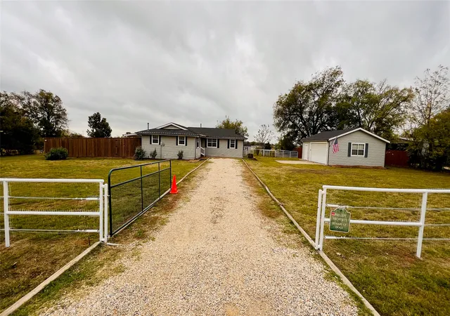 2nd image of 7301 Fishtrap Rd, Cross Roads, TX 76227 | MLS# 21237147