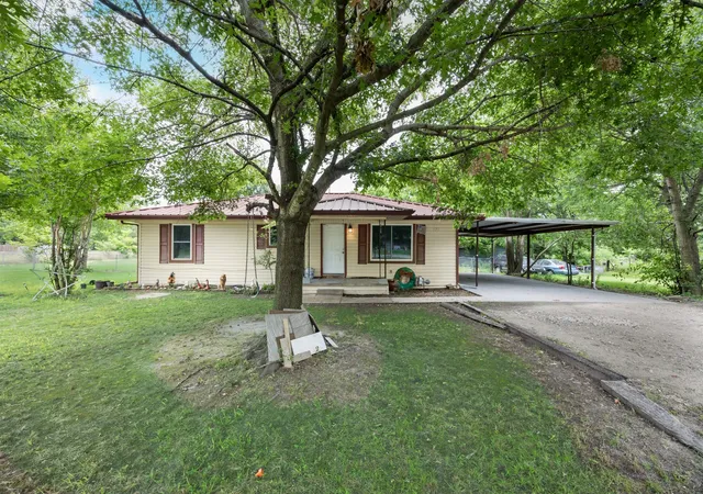 Photo 1 of Single family home for sale at 571 S 1st St, Point, TX 75472 | MLS# 21237064 | Listing updated on 2026-09-30