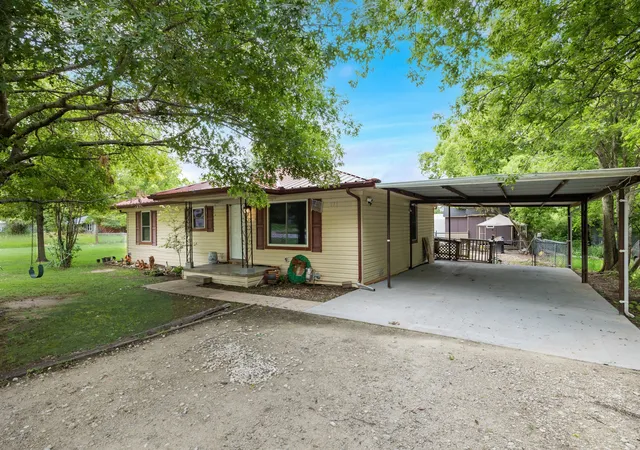 Homes for sale in Point, TX | 571 S 1St St, Point, TX 75472 | MLS# 21237064