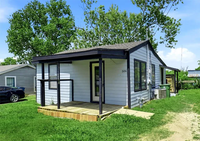 Photo 2 of Single family home for sale at 506 Bluebonnet St, Aubrey, TX 76227 | MLS# 21231209 | Listing updated on 2026-09-16