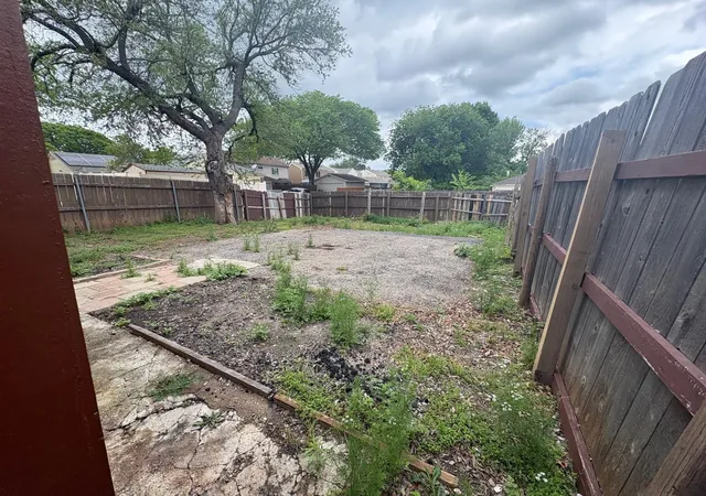 Photo 27 of Single family home for sale at 320 W Williams St, Cedar Hill, TX 75104 | MLS# 21236795 | Listing updated on 2026-10-06