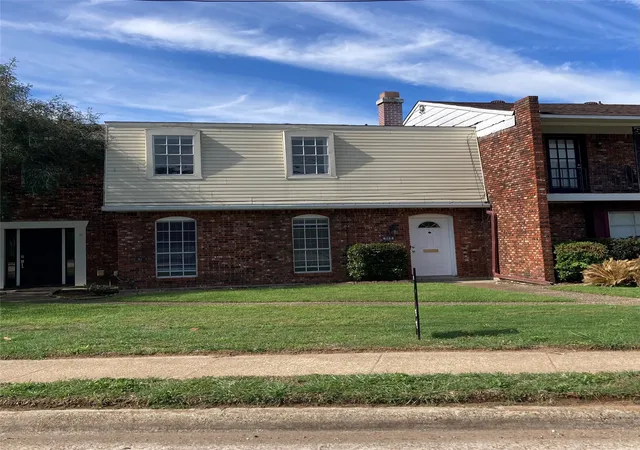 Photo 1 of Townhouse for sale at 908 E Kings Hwy, Shreveport, LA 71105 | MLS# 21237200 | Listing updated on 2026-08-22