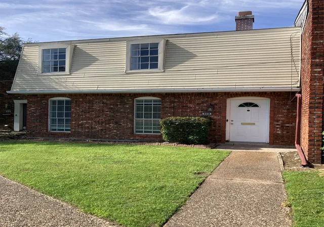 Photo 2 of Townhouse for sale at 908 E Kings Hwy, Shreveport, LA 71105 | MLS# 21237200 | Listing updated on 2026-08-22
