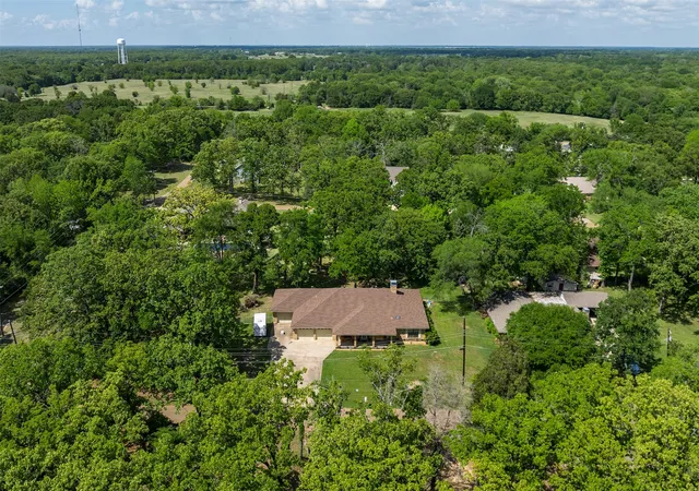 Photo 3 of Single family home for sale at 231 Cedarwood Dr, Enchanted Oaks, TX 75156 | MLS# 21237213 | Listing updated on 2026-08-25