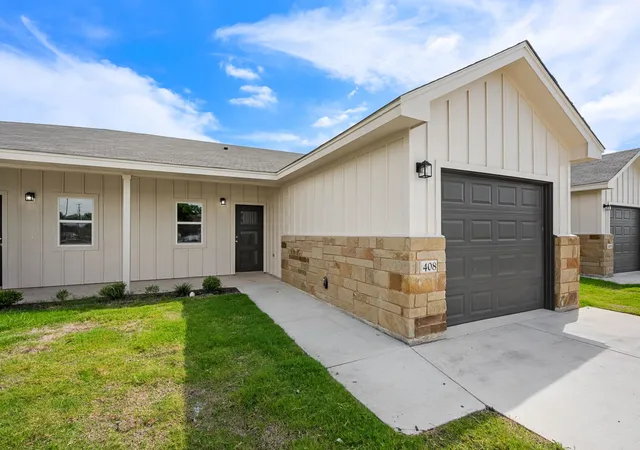 Photo 3 of Townhouse for sale at 408 W Avenue C, Copperas Cove, TX 76522 | MLS# 21222617 | Listing updated on 2026-08-26