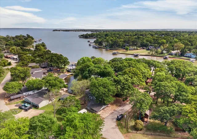 Homes for sale in Tool, TX | 1529 Oak Shore Dr, Tool, TX 75143 | MLS# 21216985