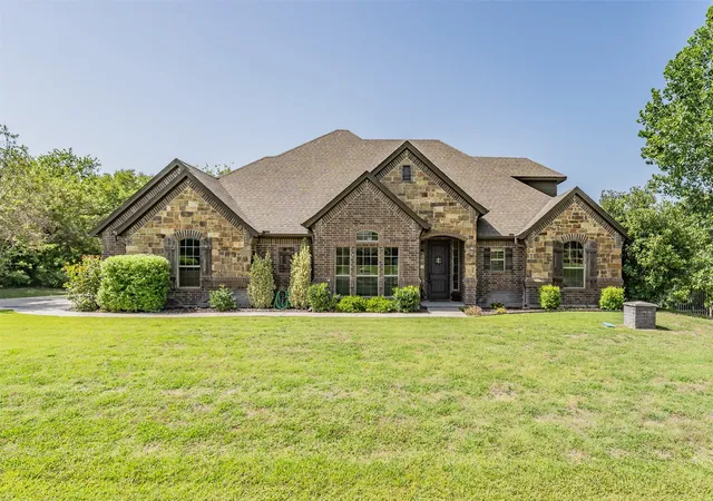 2nd image of 5001 Oak Mill Dr, Fort Worth, TX 76135 | MLS# 21235161