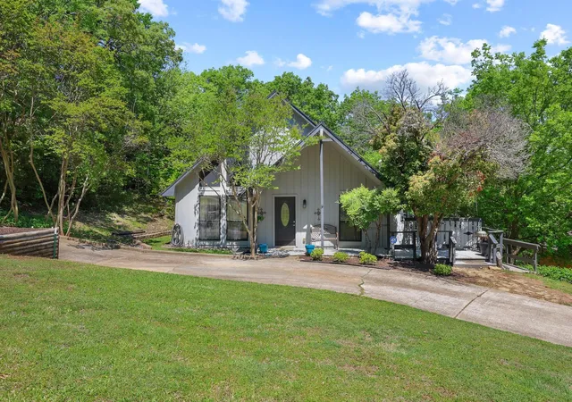 Homes for sale in Pottsboro, TX | 325 Lakewood Ln, Pottsboro, TX 75076 | MLS# 21235267