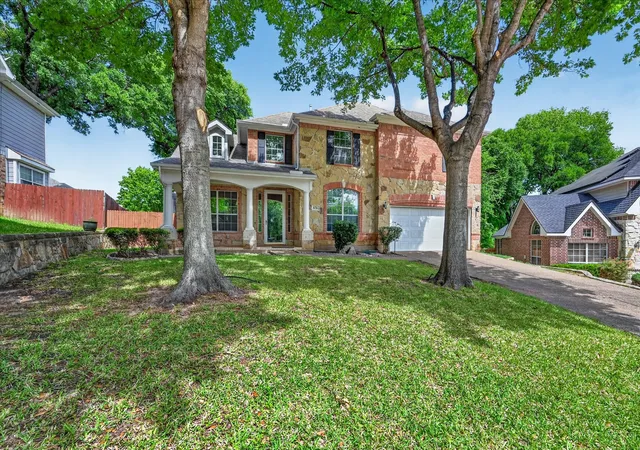 Photo 2 of Single family home for sale at 656 Links View Ct, Grand Prairie, TX 75052 | MLS# 21233110 | Listing updated on 2026-08-19