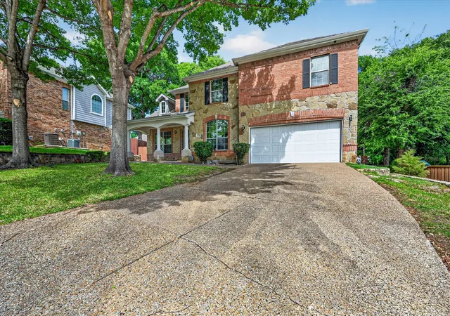 Photo 3 of Single family home for sale at 656 Links View Ct, Grand Prairie, TX 75052 | MLS# 21233110 | Listing updated on 2026-08-19