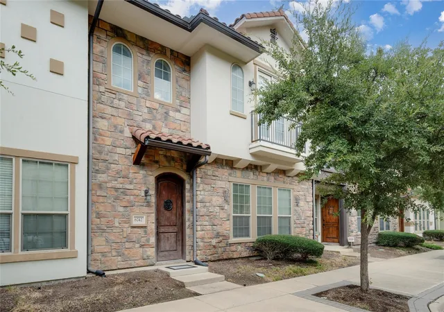 Homes for sale in Irving, TX | 6742 Estrella #26, Irving, TX 75039 | MLS# 21237422