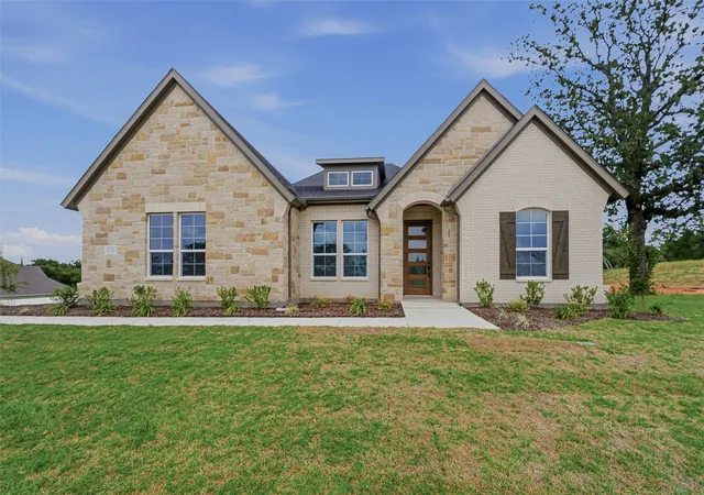 Photo 2 of Sale Pending at 128 Oak Grove Wy, Springtown, TX 76082 | MLS# 21237482 | Listing updated on 2026-10-03