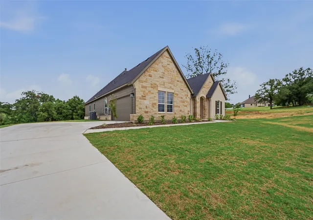 Photo 3 of Sale Pending at 128 Oak Grove Wy, Springtown, TX 76082 | MLS# 21237482 | Listing updated on 2026-10-03