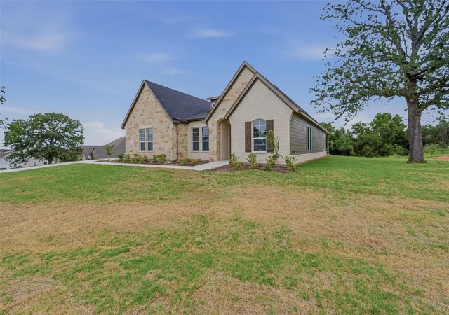 Photo 4 of Sale Pending at 128 Oak Grove Wy, Springtown, TX 76082 | MLS# 21237482 | Listing updated on 2026-10-03