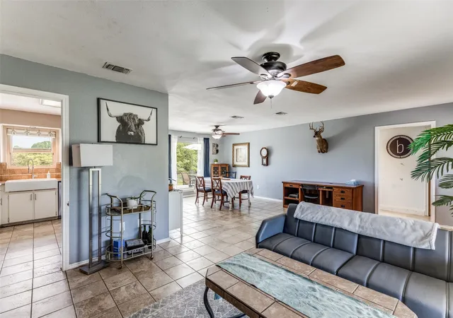 Photo 4 of Single family home for sale at 1232 County Road 4371, Decatur, TX 76234 | MLS# 21226174 | Listing updated on 2026-09-30