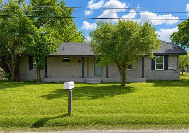 Homes for sale in Joshua, TX | 202 4th St, Joshua, TX 76058 | MLS# 21237558