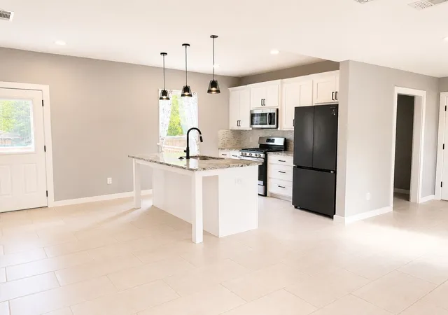 Photo 4 of Single family home for sale at 202 4Th St, Joshua, TX 76058 | MLS# 21237558 | Listing updated on 2026-09-18