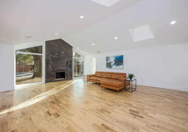 Photo 2 of Single family home for sale at 4048 Allencrest Ln, Dallas, TX 75244 | MLS# 21208621 | Listing updated on 2026-09-01