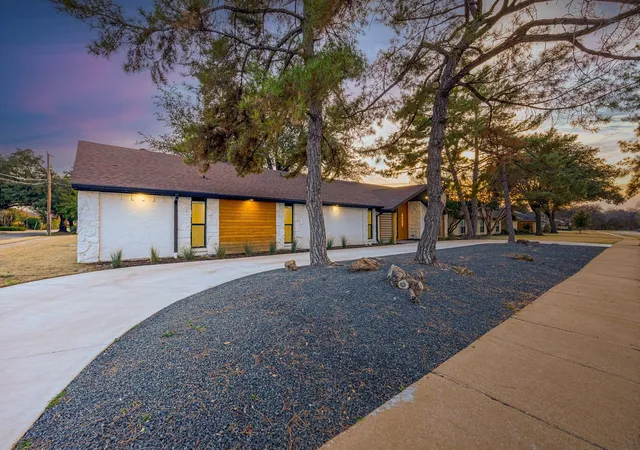Photo 4 of Single family home for sale at 4048 Allencrest Ln, Dallas, TX 75244 | MLS# 21208621 | Listing updated on 2026-09-01