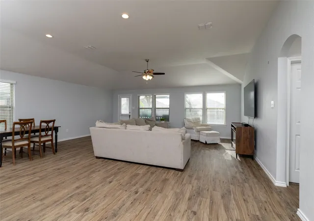 Photo 4 of Single family home for sale at 2525 Silver Fox Trl, Weatherford, TX 76087 | MLS# 21234088 | Listing updated on 2026-07-15
