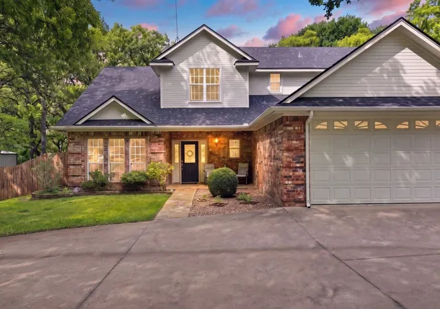 Photo 1 of Sale Pending at 128 Southwinds Dr, Weatherford, TX 76087 | MLS# 21237551 | Listing updated on 2026-08-21