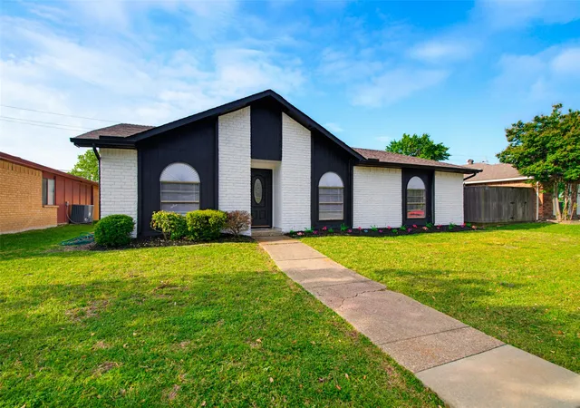 Homes for sale in Rowlett, TX | 8718 Vernon Dr, Rowlett, TX 75088 | MLS# 21222952