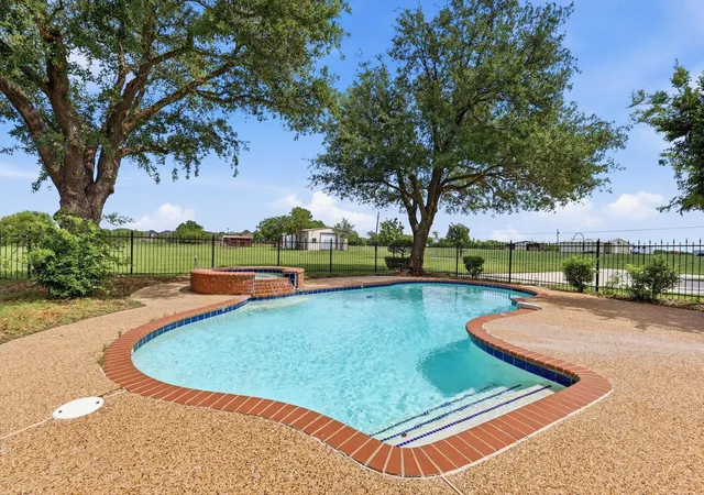 2nd image of 211 Bayne Rd, Haslet, TX 76052 | MLS# 21236646