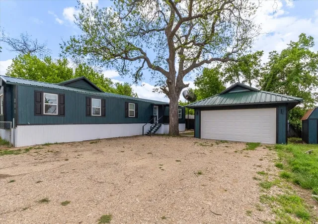 Photo 1 of Manufactured home for sale at 211 Kickapoo Trl, Weatherford, TX 76087 | MLS# 21232173 | Listing updated on 2026-08-27