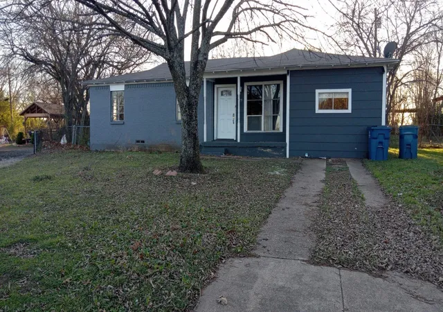 Photo 2 of Single family home for sale at 125 Crockett Dr, Hutchins, TX 75141 | MLS# 21237837 | Listing updated on 2026-08-24