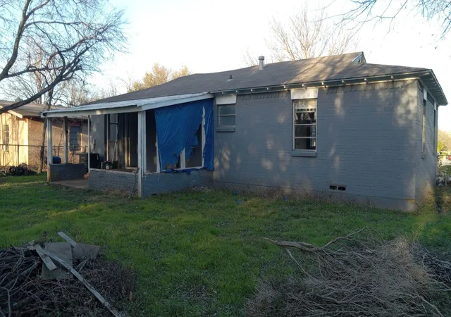 Photo 4 of Single family home for sale at 125 Crockett Dr, Hutchins, TX 75141 | MLS# 21237837 | Listing updated on 2026-08-24