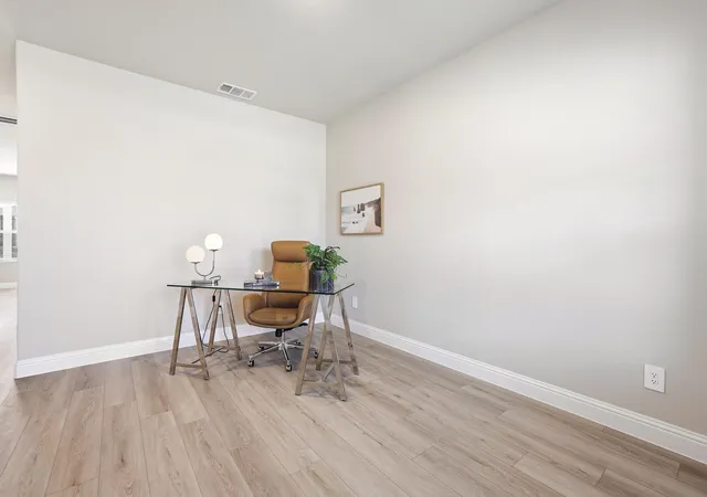 Photo 4 of Single family home for sale at 2211 Gustavus Dr, Sherman, TX 75092 | MLS# 21234748 | Listing updated on 2026-08-27