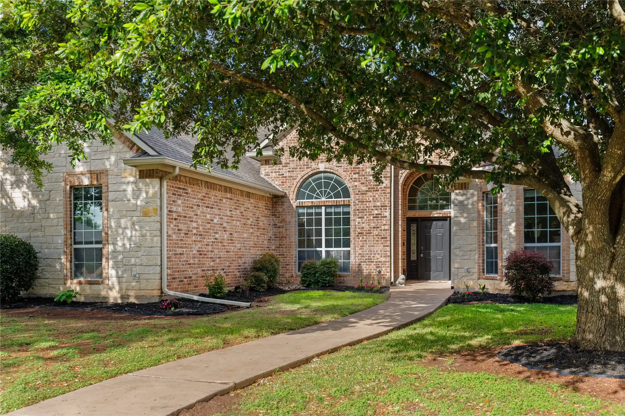Photo 1 of Single family home for sale at 937 Queen Elizabeth Dr, Mc Gregor, TX 76657 | MLS# 21237832 | Listing updated on 2026-10-08