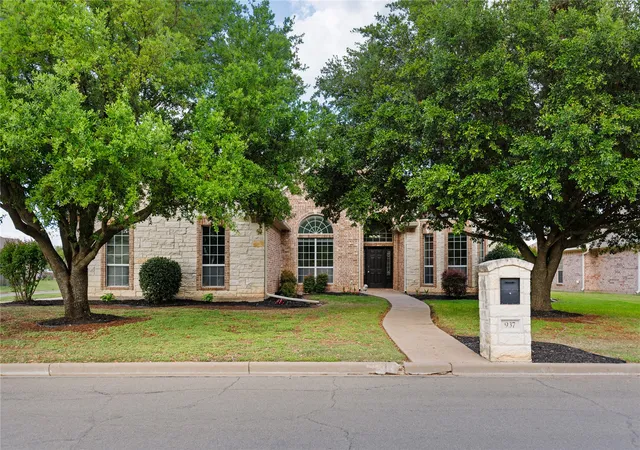 Photo 2 of Single family home for sale at 937 Queen Elizabeth Dr, Mc Gregor, TX 76657 | MLS# 21237832 | Listing updated on 2026-08-18