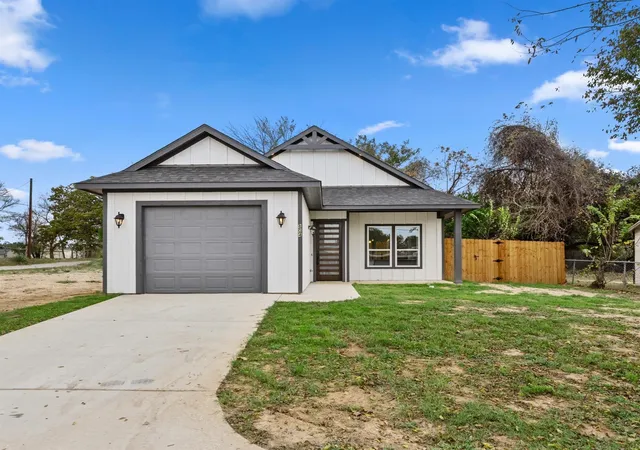 Homes for sale in Athens, TX | 8025 N Needmore St, Athens, TX 75751 | MLS# 21237960