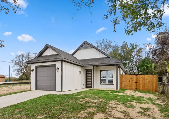 Photo 2 of Single family home for sale at 8025 N Needmore St, Athens, TX 75751 | MLS# 21237960 | Listing updated on 2026-09-23