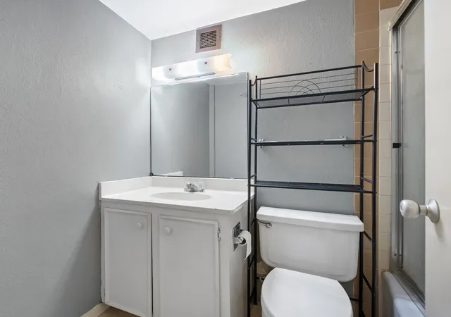 Photo 4 of Condo for sale at 3883 Turtle Creek Blvd #408, Dallas, TX 75219 | MLS# 21238005 | Listing updated on 2026-07-27