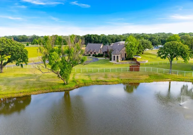 Photo 2 of Single family home for sale at 7583 Mountain View Rd, Aubrey, TX 76227 | MLS# 21237050 | Listing updated on 2026-08-29