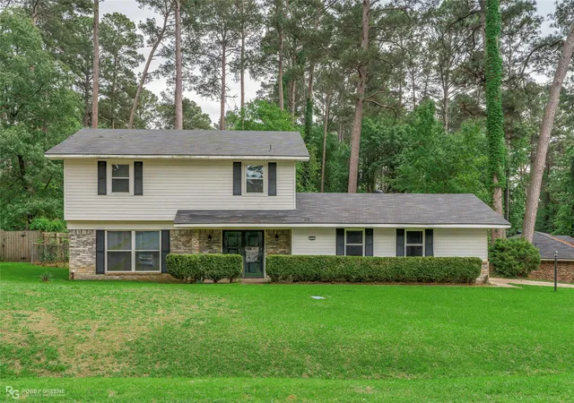 Homes for sale in Haughton, LA | 305 Short Leaf Dr, Haughton, LA 71037 | MLS# 21237963