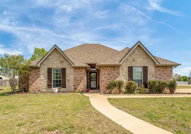 Photo 2 of Single family home for sale at 3901 Bonita Ct, Granbury, TX 76049 | MLS# 21223477 | Listing updated on 2026-08-17