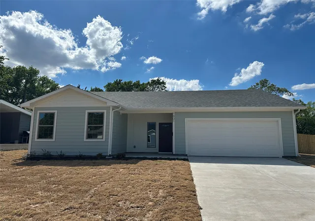 Homes for sale in Garland, TX | 1801 Cumberland Dr, Garland, TX 75040 | MLS# 21201755