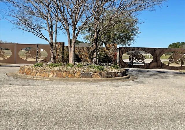 Photo 3 of Sale Pending at 5455 Saddle Ridge Ct, Athens, TX 75752 | MLS# 21237114 | Listing updated on 2026-07-24