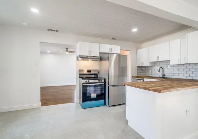 Photo 3 of Single family home for sale at 4528 Newman Dr, Haltom City, TX 76117 | MLS# 21237950 | Listing updated on 2026-09-29
