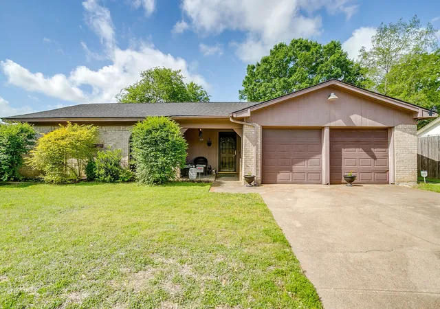 Homes for sale in Burleson, TX | 529 Jayellen Ave, Burleson, TX 76028 | MLS# 21237821