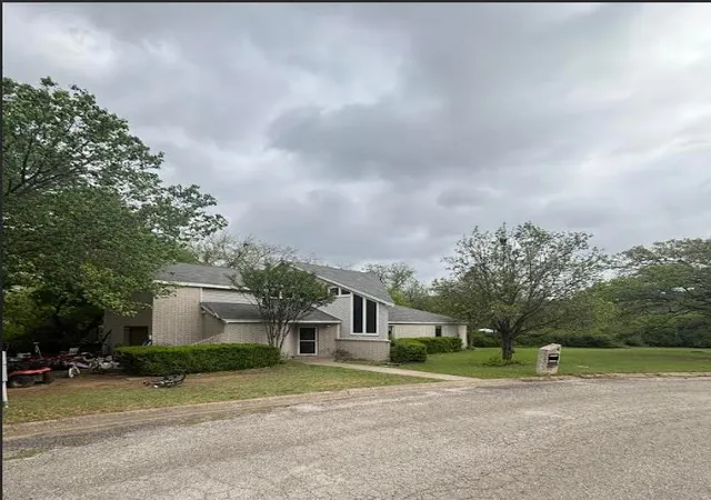 Homes for sale in Bowie, TX | 6 Creekwood Trl, Bowie, TX 76230 | MLS# 21227842